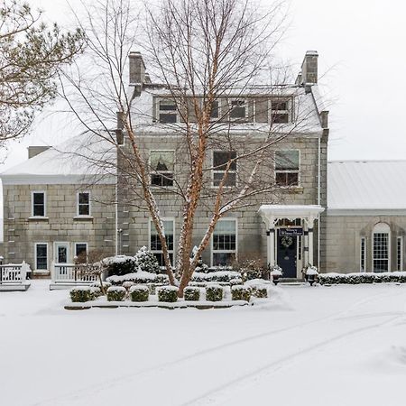 All Suites Whitney Manor Kingston Exteriör bild